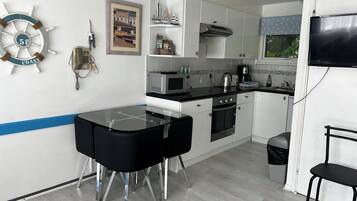 冰箱、微波炉、烤箱、炉灶