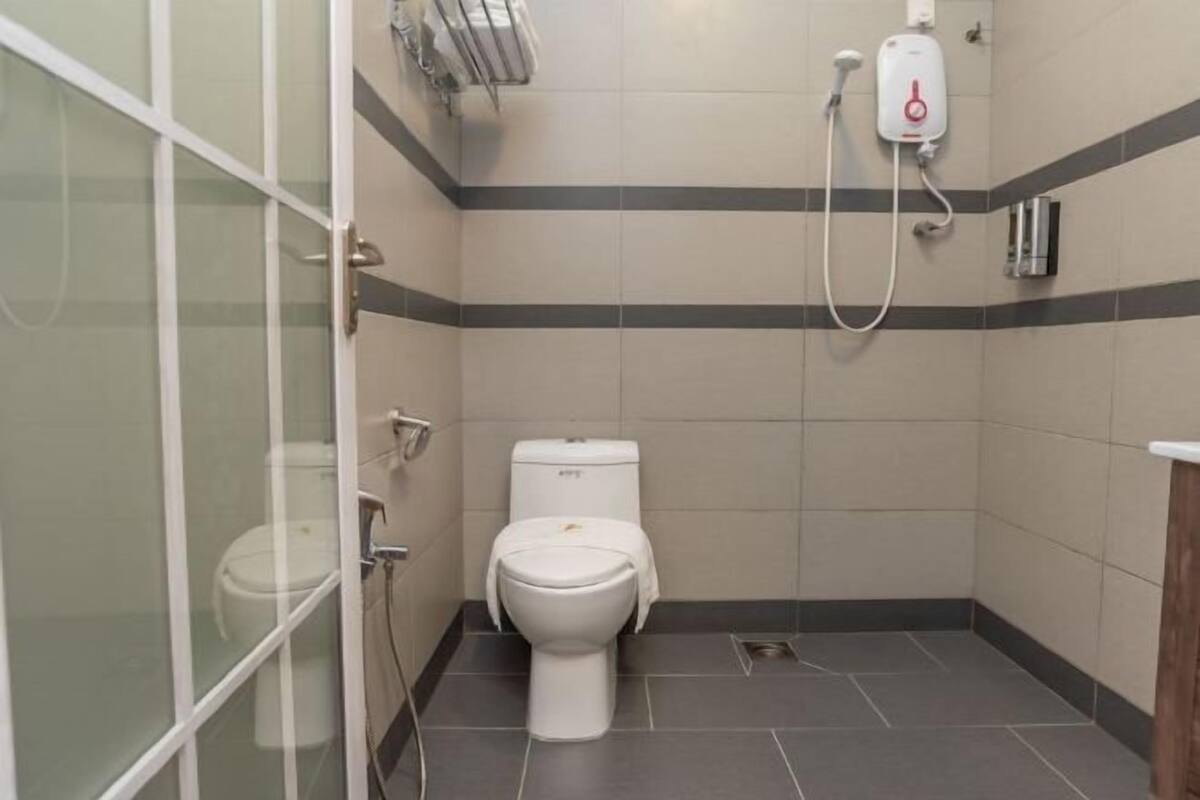 Douche, douche cascade, articles de toilette (gratuits)
