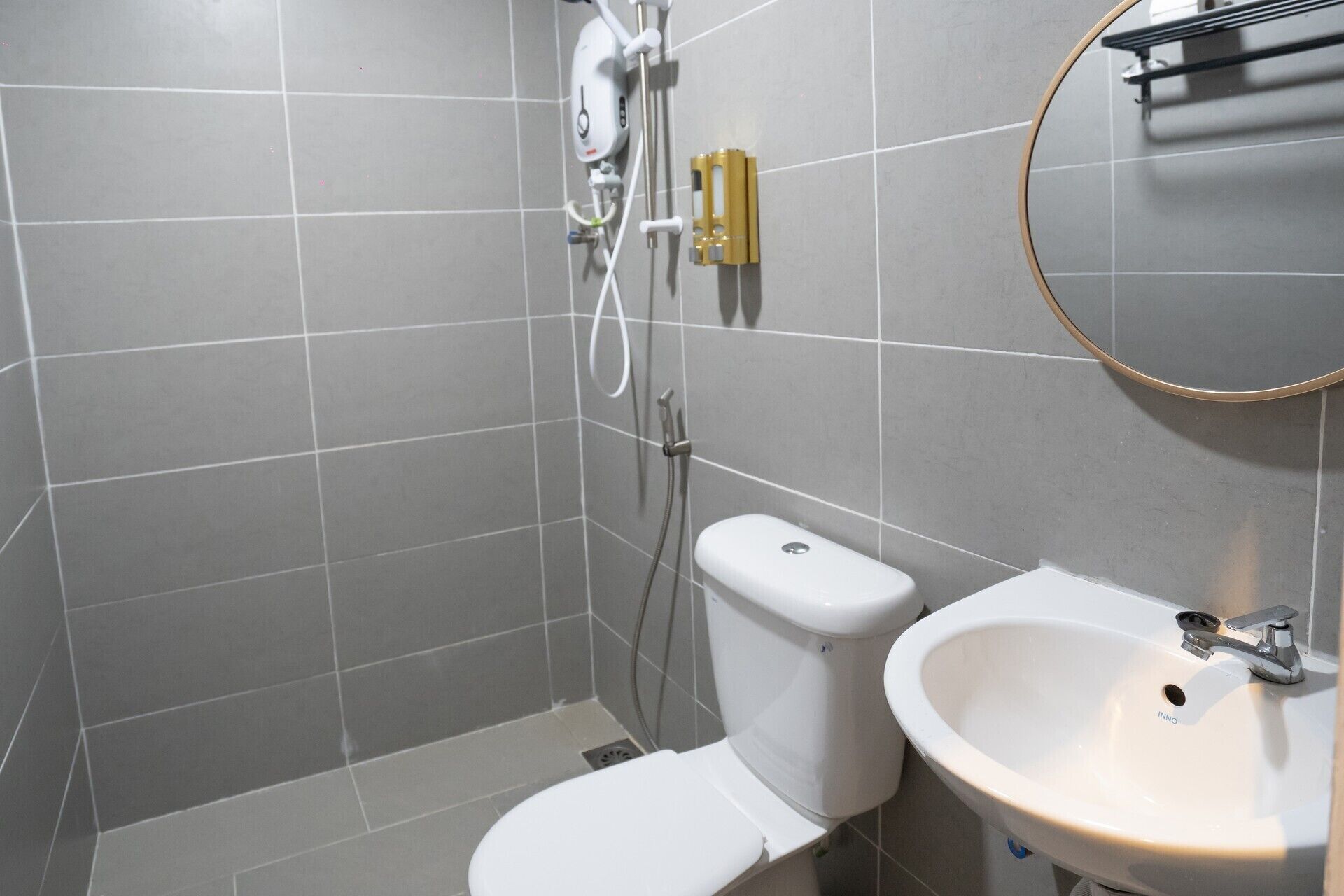 family room, multiple beds | bathroom | shower, rainfall showerhead, free toiletries, hair dryer