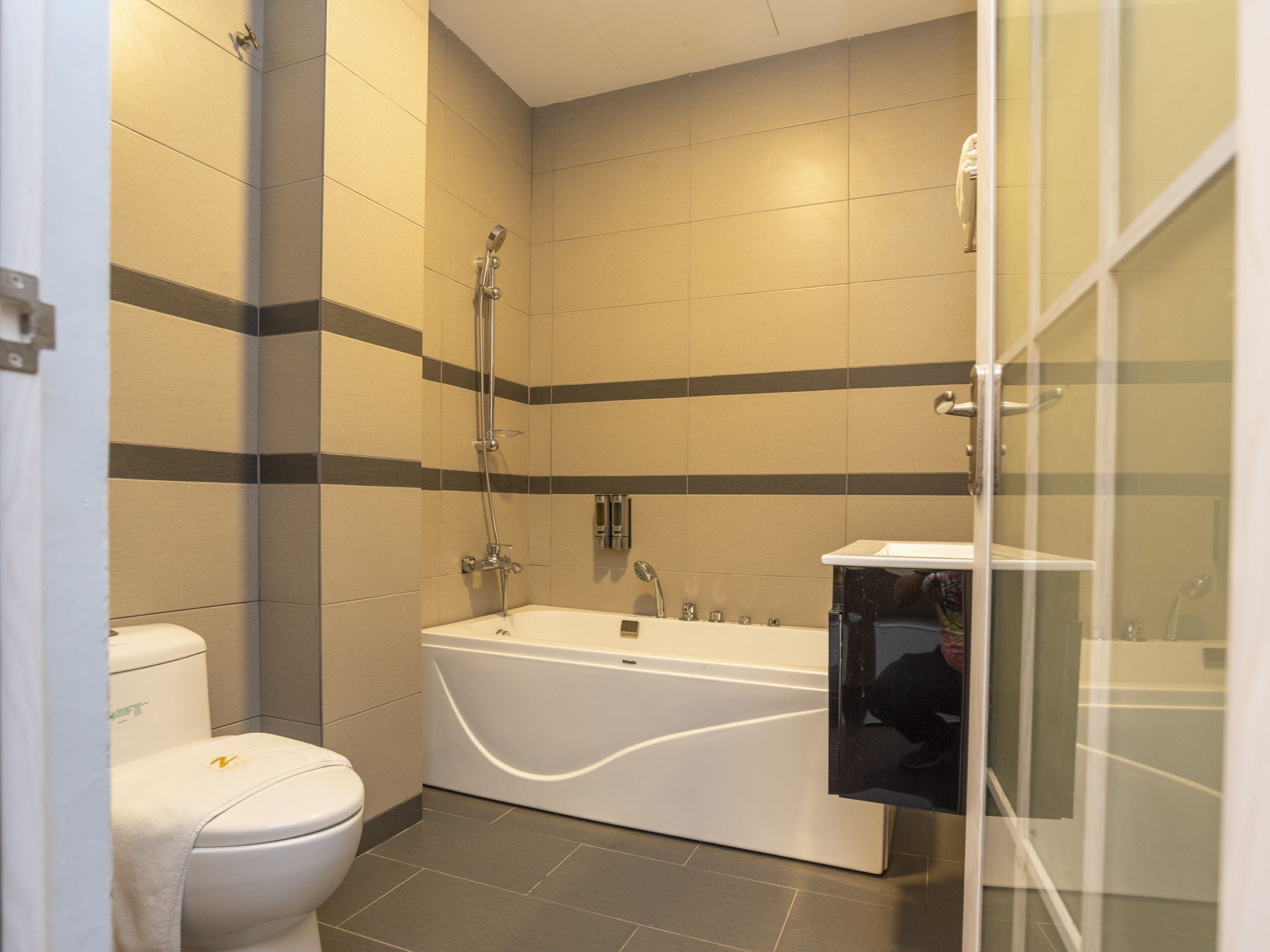 deluxe double room, 1 king bed | bathroom | shower, rainfall showerhead, free toiletries, hair dryer