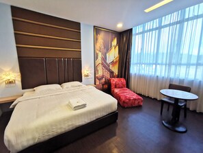 Deluxe Double Room, 1 King Bed | Free WiFi, bed sheets - Zenz Hotel (Kulai)