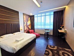 Deluxe Double Room, 1 King Bed | Free WiFi, bed sheets - Zenz Hotel (Kulai)