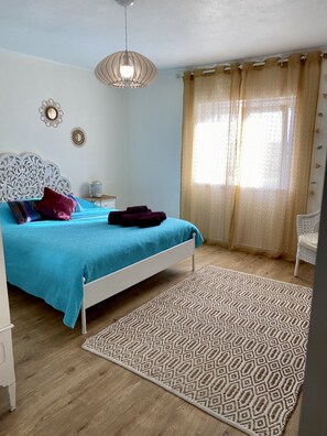 5 bedrooms, iron/ironing board, travel crib, free WiFi - Casa da Monservia - Countryside, sea and mountains ... so close to you. (Casal de Monservia)