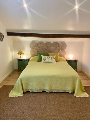 5 bedrooms, iron/ironing board, travel crib, free WiFi