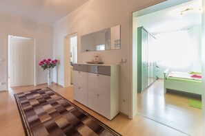 2 chambres, fer et planche à repasser, lit parapluie, Wi-Fi gratuit