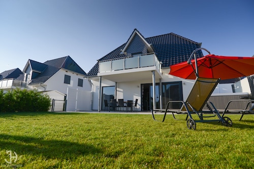 Villa Fleesenstrand am See | with outdoor whirlpool | Sky TV | Fireplace | sauna
