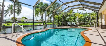 Dream villa with tropical garden on the canal