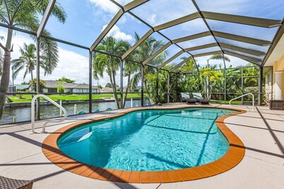 Dream villa with tropical garden on the canal