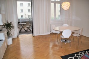 Dining - Absolute quiet location with balcony and still in a few minutes in the center (wien)