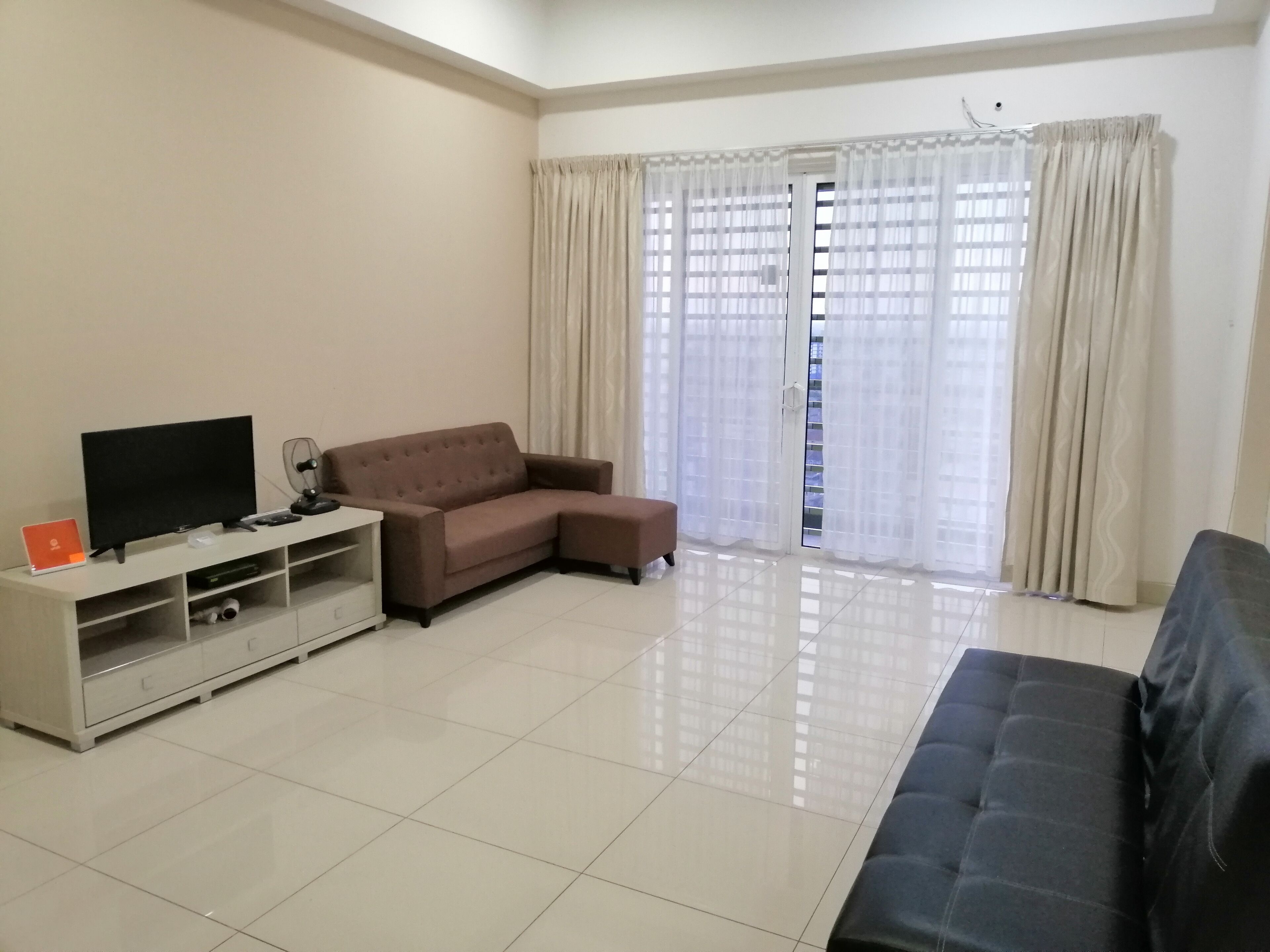 Apartment, 2 Bedrooms, Private Pool, City View | Living room | 32-inch flat-screen TV with satellite channels, TV