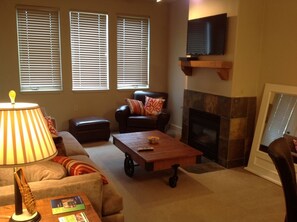 Living area - Park City Condo Newly Remodeled With Pool/Hot Tub And Secure Garage Parking (Park City)