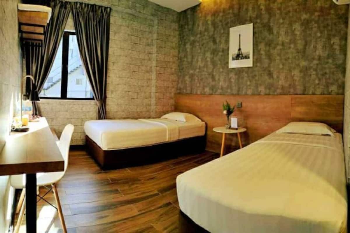 Escrivaninha, ferros/tábuas de passar roupa, Wi-Fi de cortesia