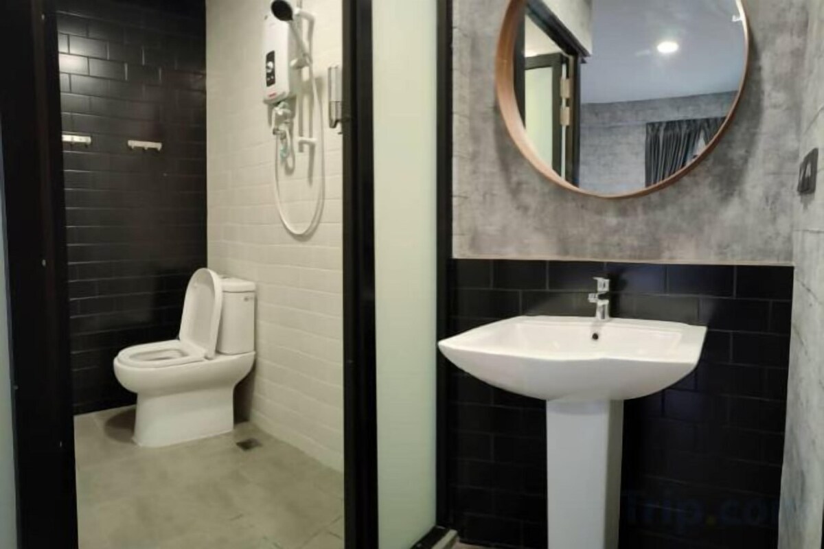 Shower, free toiletries, hair dryer, towels