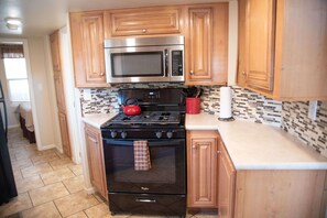Refrigerador, microondas, horno, placa de cocina