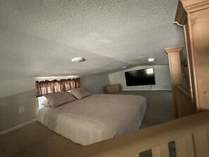 1 bedroom, desk, travel cot, WiFi