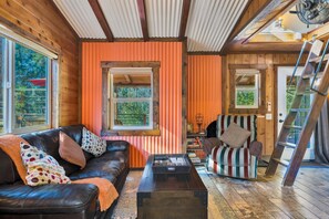 Smart TV, fireplace, books, music library