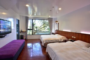 Chambre Quadruple Classique, 2 lits doubles, vue montagne, côté montagne | Vue de la chambre