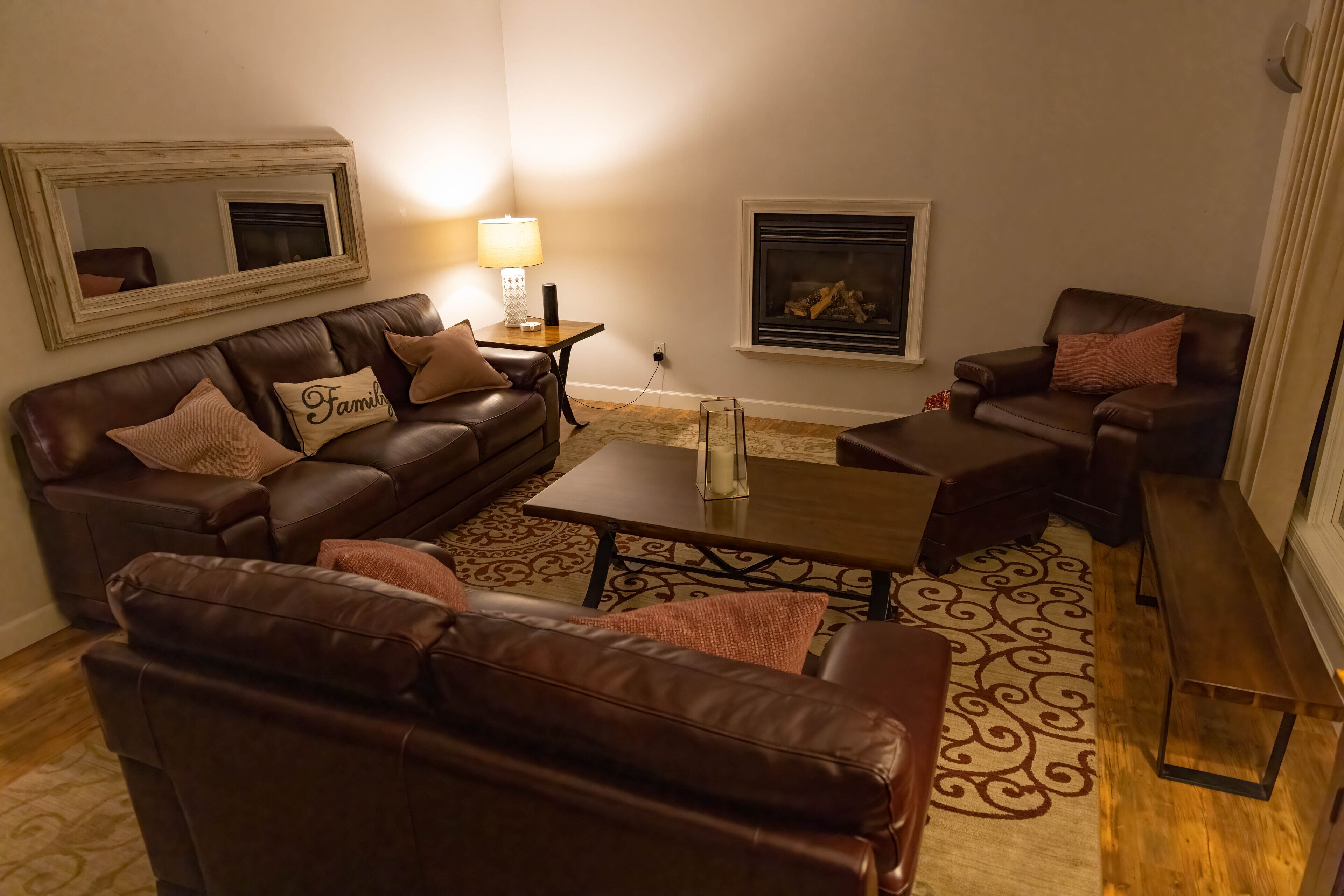 TV, fireplace, Netflix, Hulu