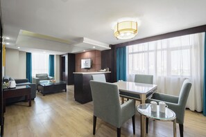 Business-Suite, 1 Schlafzimmer | Zimmerausstattung