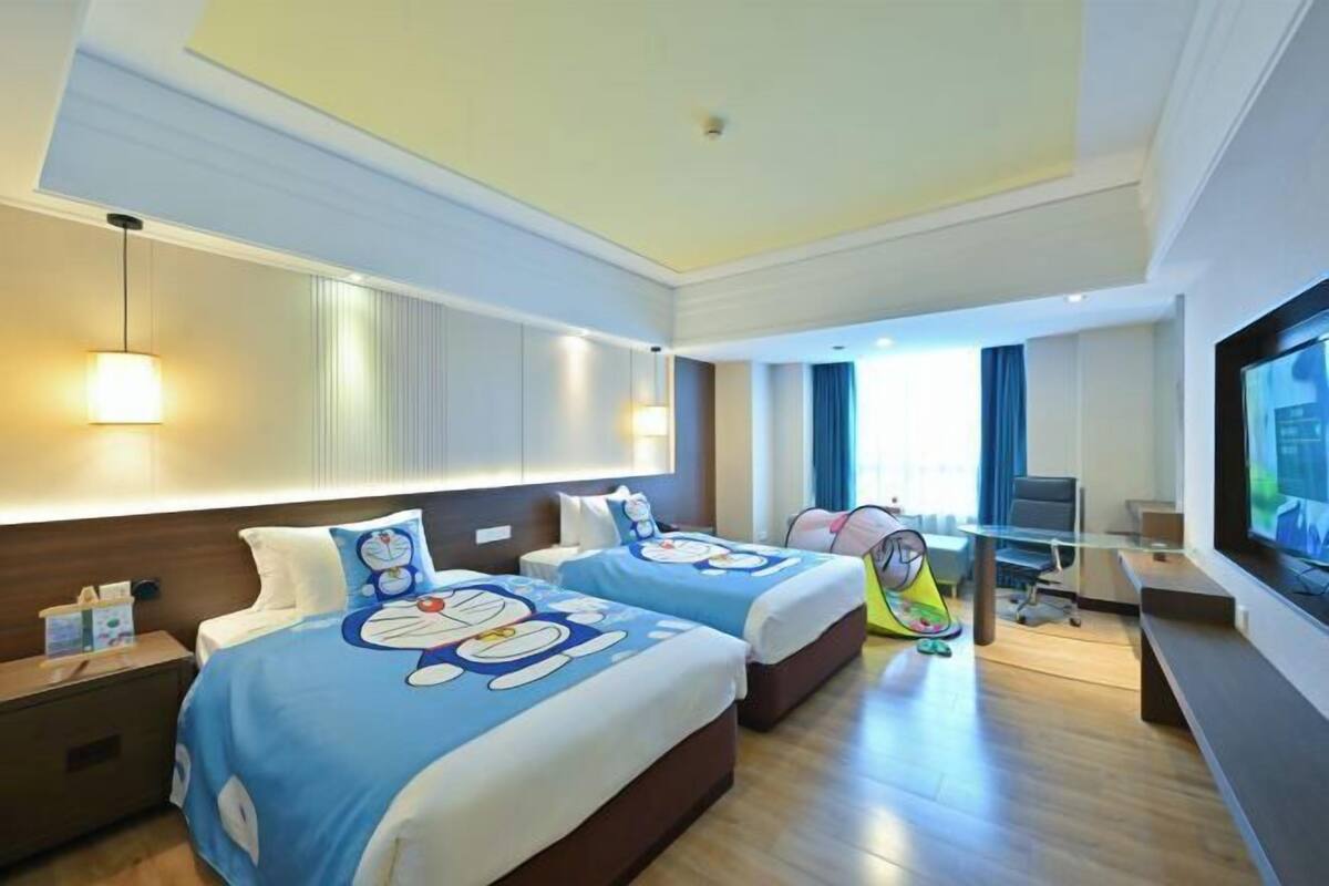 Memory foam beds, minibar (free items), in-room safe, blackout drapes