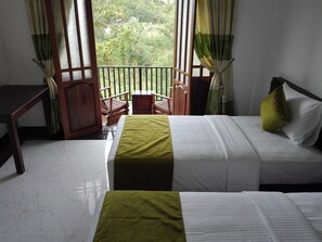 1 bedroom, premium bedding, desk, soundproofing - Hotel Golden Ray (Dambulla)