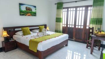 1 bedroom, premium bedding, desk, soundproofing