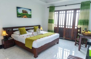 Habitación Deluxe con 1 cama matrimonial o 2 individuales | 1 habitación, ropa de cama de alta calidad, escritorio y insonorización 