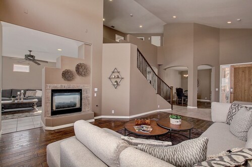 Beautiful Golf Course with Pool &  Mountain views!