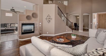 Beautiful Golf Course with Pool & Mountain views!