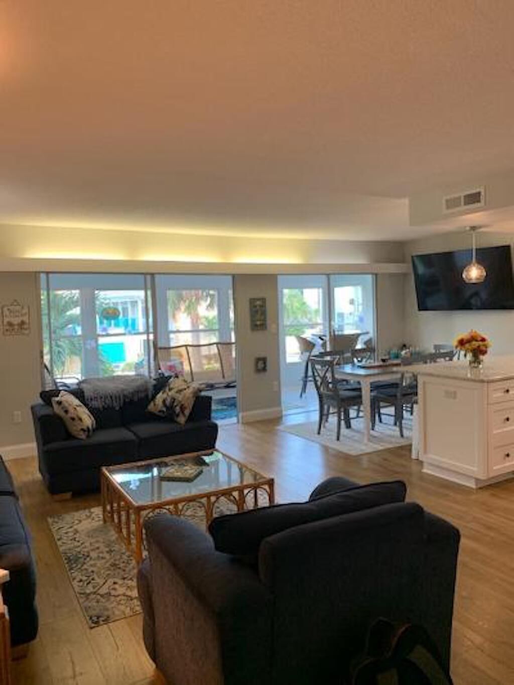 Smart TV, fireplace, DVD player, books