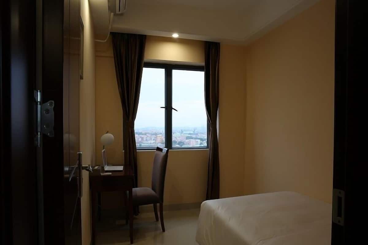 Superior Suite | In-room safe, desk, blackout curtains, iron/ironing board