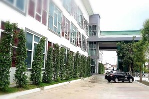 Exterior - The Zell Budget Hotel Buriam (Buriram)