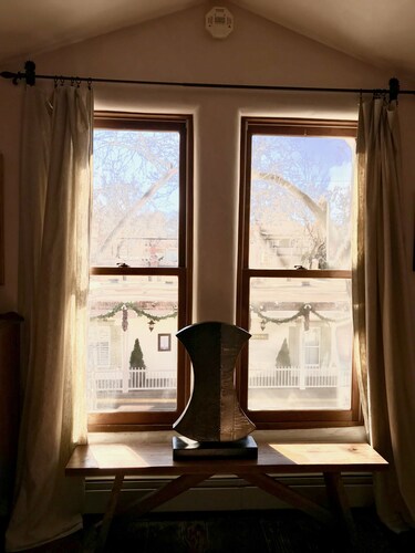 Canyon Road Historic Location for Art & Dining, Walk to Everything!