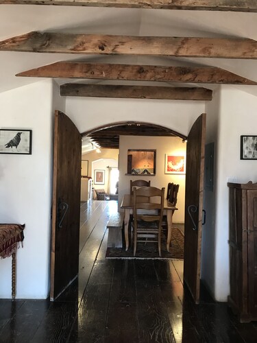 Canyon Road Historic Location for Art & Dining, Walk to Everything!