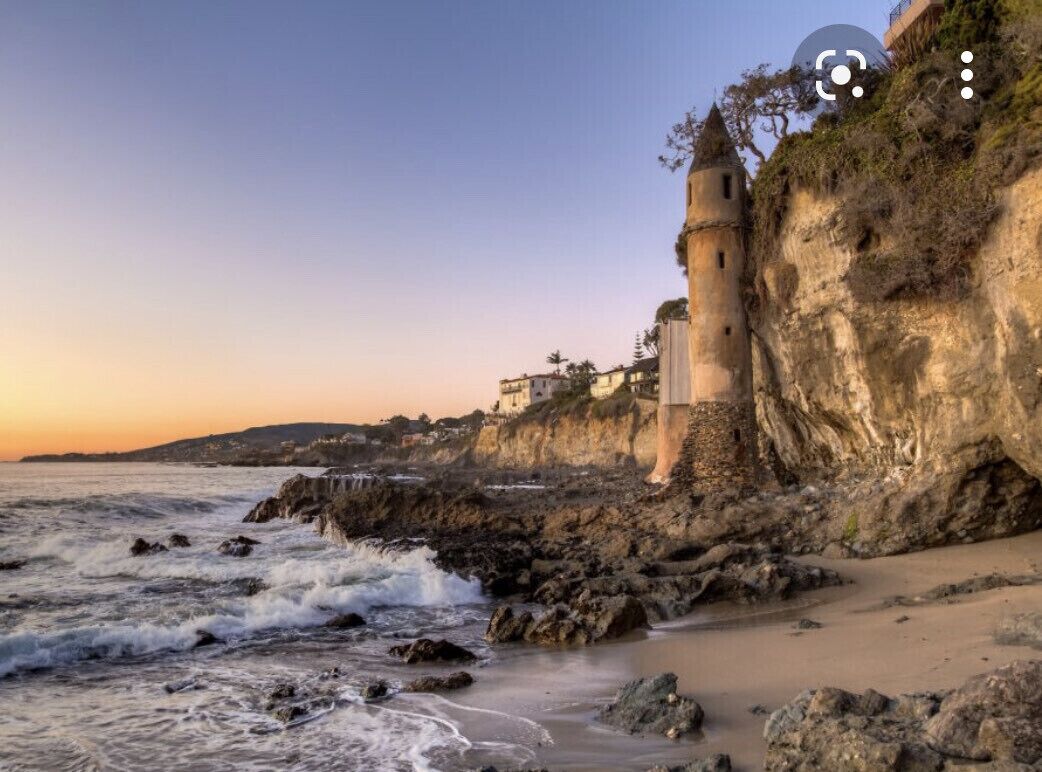Beach nearby, sun loungers, beach towels