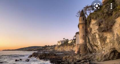 Laguna's Hidden Gem Penthouse 2 BEDROOMS, DEN, Oceanview..Quality Beds, 4 guests