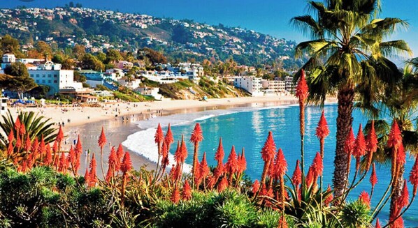 Beach nearby, sun-loungers, beach towels