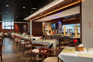 Desayuno buffet diario (CNY 38 por persona)