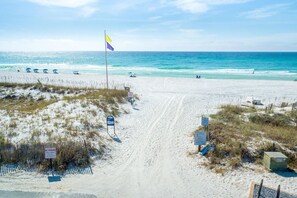 Beach nearby, sun-loungers, beach towels
