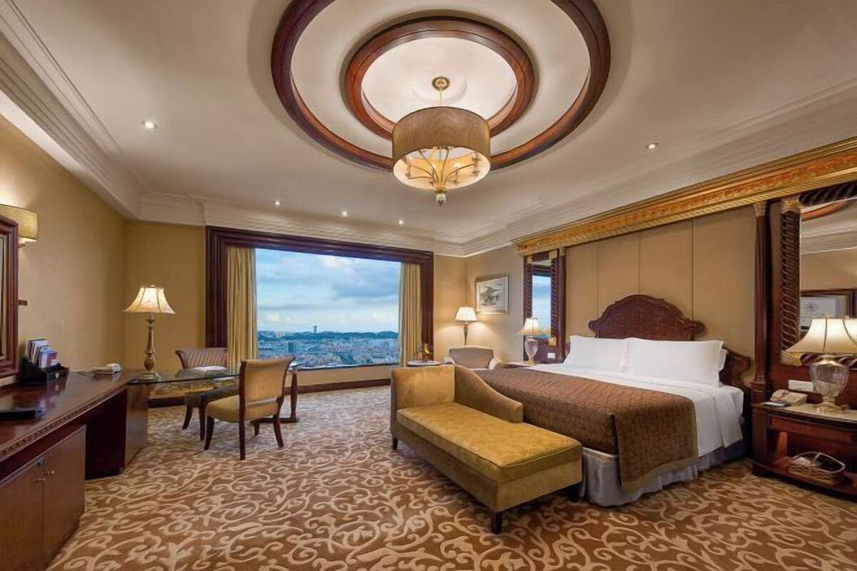Premium bedding, down duvets, minibar, in-room safe