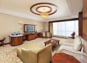 Executive-Suite | Hochwertige Bettwaren, Daunenbettdecken, Minibar, Zimmersafe