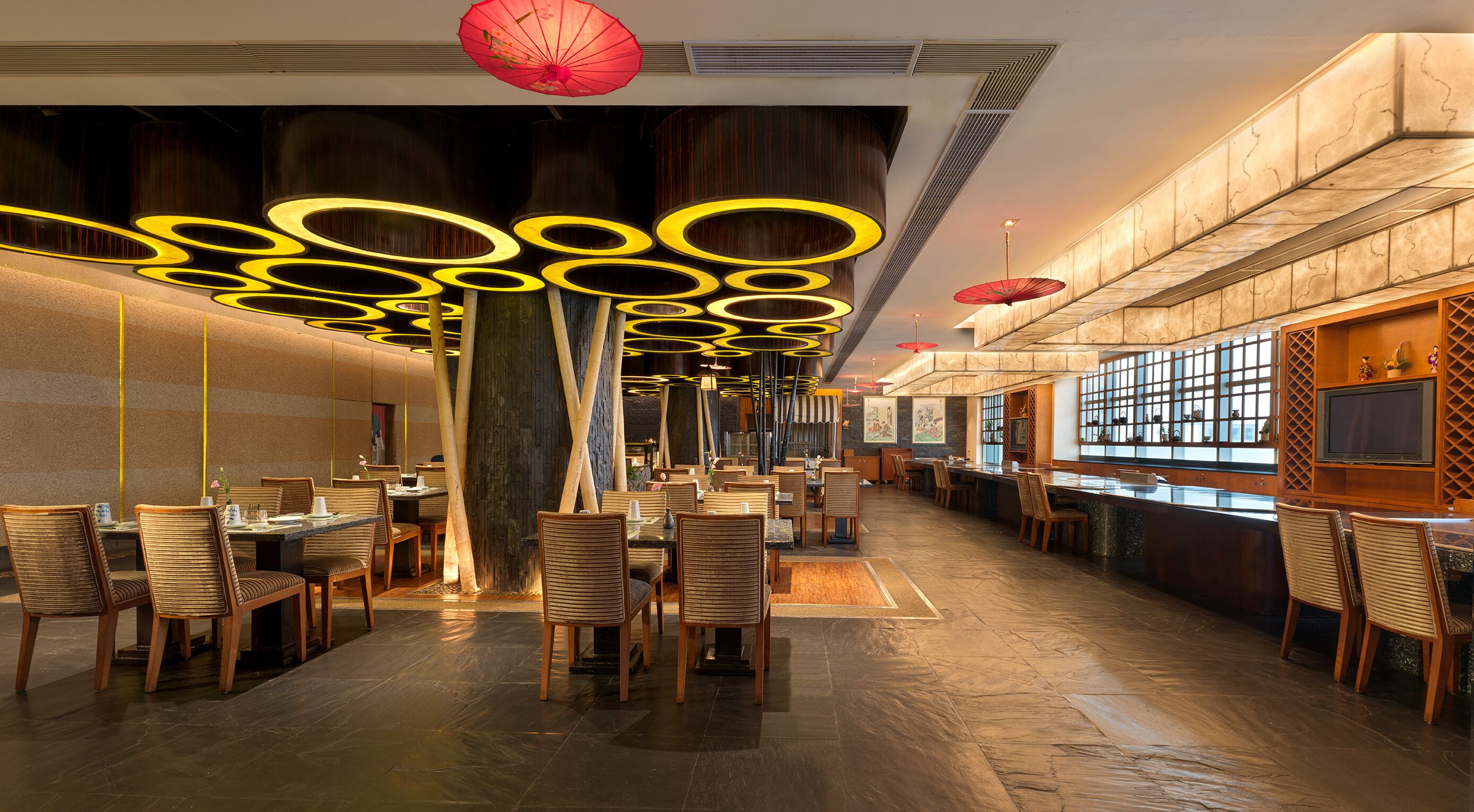 3 restaurants, breakfast, lunch, dinner served; dim sum 