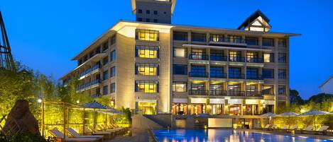 Front of property - evening/night