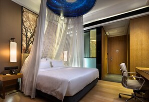 養生湖景房 | 書桌、遮光布/窗簾、熨斗/熨衣板、免費無線上網