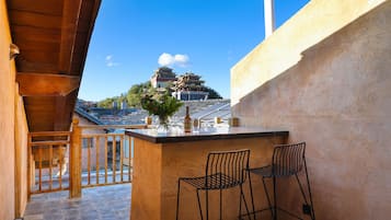 Traditional Twin Room, Multiple Beds | Premium bedding, free minibar, in-room safe, individually decorated