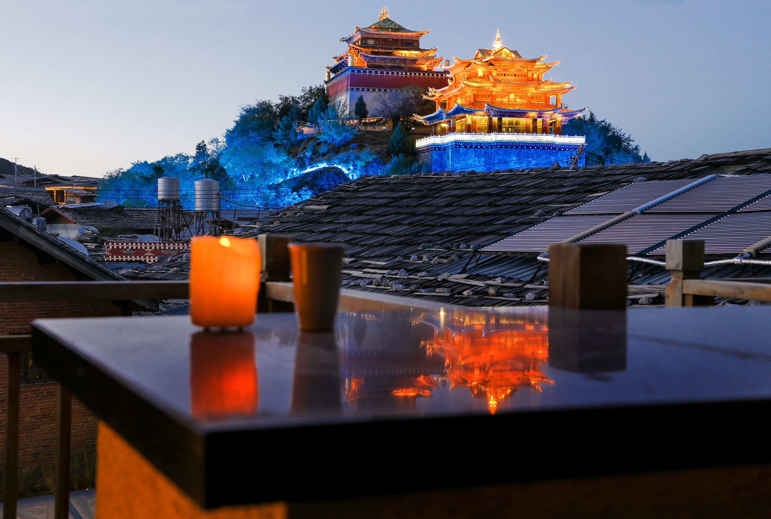 Habitación tradicional con 2 camas individuales, varias camas | Ropa de cama de alta calidad y artículos del minibar gratis 