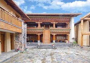 Property grounds - Feifan Hotel (Deqin)