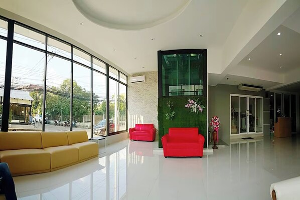 Coin salon dans le hall