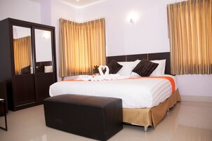 Desk, free WiFi, bed sheets