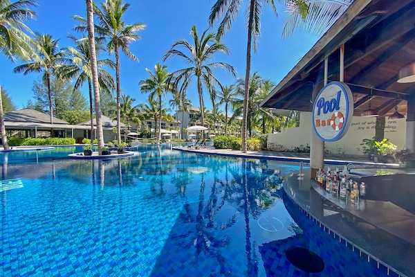 Poolside bar